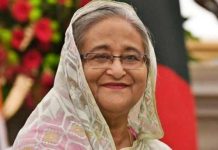 ১০ টাকার টিকিটে চোখ দেখালেন প্রধানমন্ত্রী