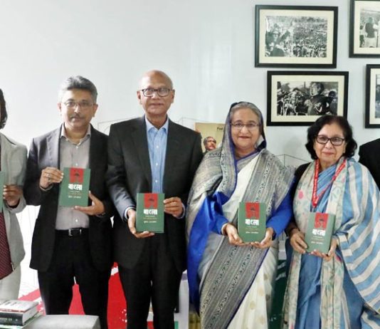 বঙ্গবন্ধুকে নিয়ে লেখা বইয়ের মোড়ক উন্মোচন করলেন প্রধানমন্ত্রী