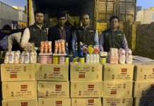 কাপড় ধোয়ার পণ্যের বদলে কন্টেইনারে মিলল কসমেটিকস