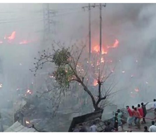 মিরপুরে রুপনগর বস্তিতে ভয়াবহ আগুন, নিয়ন্ত্রণে ১১ ইউনিট