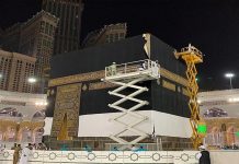 নতুন গিলাফে আবৃত কাবা (ভিডিও)