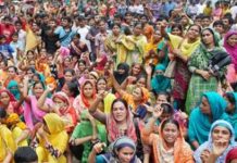 মিরপুরে পোশাক শ্রমিকদের সড়ক অবরোধ