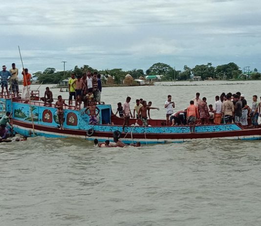 নেত্রকোনার মদনে নৌকা ডুবে ১৭ জনের মৃত্যু