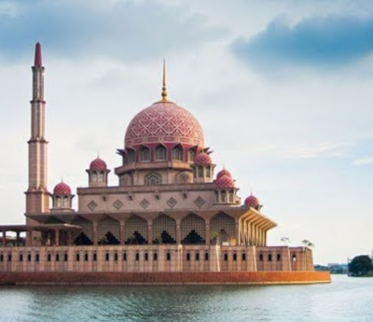মালয়েশিয়ায় মসজিদে নামাজ পড়ার অনুমতি মিলল বিদেশিদের