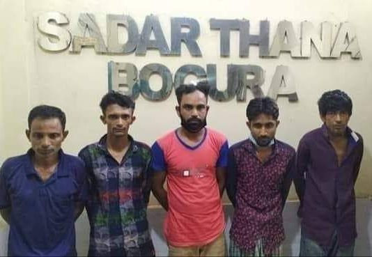 বগুড়ায় ফুলবাড়ী পুলিশ ফাঁড়ী কর্তৃক ছিনতাইকারী চক্রের ৫ সদস্য গ্রেফতার ও বিজ্ঞ আদালতে সোপর্দ।