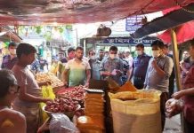 চান্দিনায় বেশি দামে পেঁয়াজ বিক্রি করায় ৩ ব্যবসায়ীকে ৪০ হাজার টাকা জরিমানা