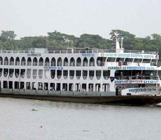 লঞ্চের কেবিনে পড়ে ছিল নারীর মরদেহটি