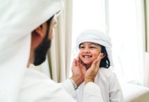 শিশুদের মধুর শাসনে সংশোধন করুন