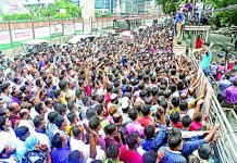 বিমান টিকিটের দাবিতে আজও রাস্তায় সৌদিপ্রবাসীরা
