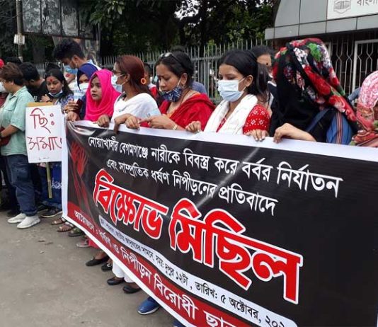 ধর্ষণের প্রতিবাদে শাহবাগ মোড় অবরোধ