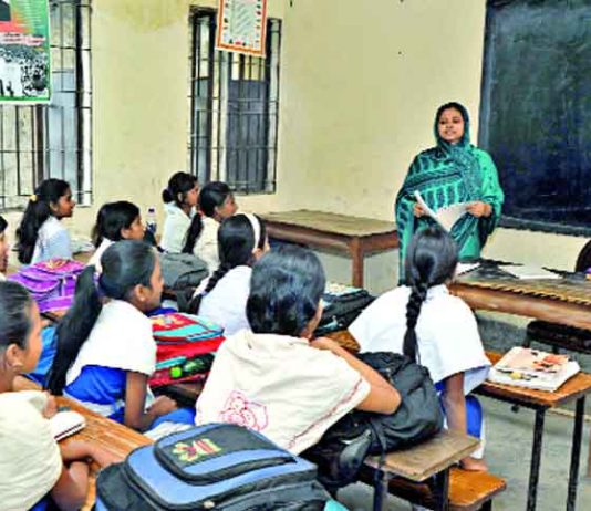 প্রাথমিকে শিক্ষক নিয়োগ বিজ্ঞপ্তি বাতিল চেয়ে আইনি নোটিশ