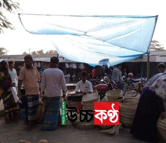 ঠাকুরগাঁওয়ে বাঁশের তৈরি ঢাকী, কুলা বিক্রির মহাউৎসব