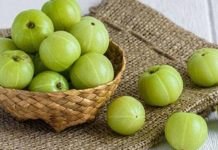 আমলকি খাবেন যে কারণে