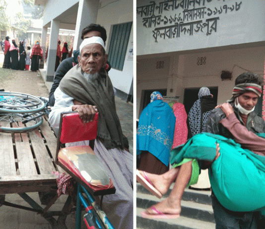 হুইল চেয়ারে করে ভোট দিলেন ৯৯ বছরের শরিফ, কোলে এসে ৭৫ বছরের ছকিনা