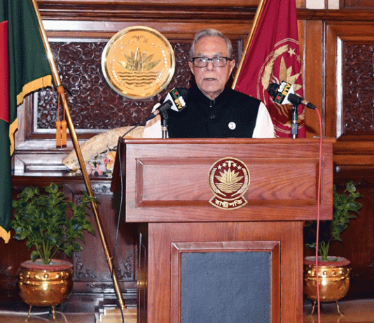 স্বাধীনতার সুফল পেতে গণতন্ত্রকে প্রাতিষ্ঠানিক রূপ দিতে হবে : রাষ্ট্রপতি