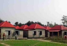 সরকারের আশ্রয়ণ প্রকল্পের আওতায় এবার ফরিদপুরের প্রায় দেড় হাজার গৃহহীন পরিবারের মুখে হাসি ফুটতে যাচ্ছে।
