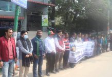 সাংবাদিকদের উপর হামলার প্রতিবাদে কুমিল্লা ফটো সাংবাদিক ফোরামের মানববন্ধন ও বিক্ষোভ