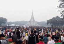 স্মৃতিসৌধে জনস্রোত, বিনম্র শ্রদ্ধায় স্মরণ করছেন জাতির শ্রেষ্ঠ সন্তানদের।