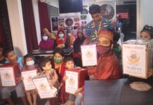 স্বপ্নীল সংগঠনের উদ্যাগে হতদরিদ্র অসহায় প্রতিবন্ধিদের মাঝে ঈদ উপহার সামগ্রী বিতরন