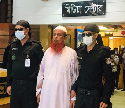 খুনের পর সেপটিক ট্যাঙ্কে মরাদেহ রেখেই নামাজ পড়ান ইমাম।