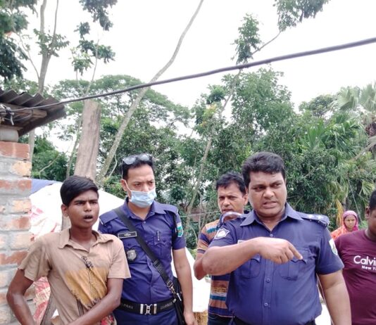 নওগাঁ মান্দায় সতিহাট বাস স্ট্যান্ড নারায়ন ম্যানসনে মোবাইল দোকান চুরি আটক -১ নওগাঁ মান্দায় সতিহাট বাস স্ট্যান্ড নারায়ন ম্যানসনে মোবাইল দোকান চুরি আটক -১