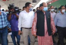 ‘ট্রেনের টিকিট ছাড়া কেউ স্টেশনে প্রবেশ করতে পারবে না’