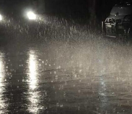 ঢাকায় মৌসুমের সর্বোচ্চ বৃষ্টিপাত, সঙ্গে ঝোড়ো হাওয়া