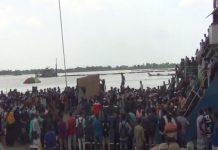 নিয়ন্ত্রণ করা যাচ্ছে না ফেরিঘাটে যাত্রীদের চাপ, শাটডাউনের আশংকায় ফেরিঘাটে ‘ঈদের চাপ’!