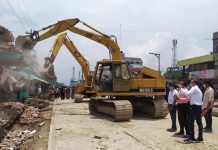 কুমিল্লার মনোহরগঞ্জে অবৈধ স্থাপনা উচ্ছেদ