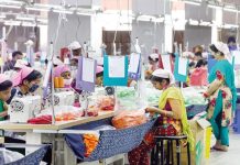 ‘কঠোর লকডাউনে’ গার্মেন্টস খোলা রাখতে চান মালিকরা