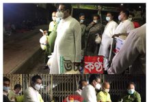 মধ্যরাতে অসহায় ভাসমান মানুষের মাঝে স্বেচ্ছাসেবক লীগের উদ্যোগে শুকনো খাবার বিতরণ