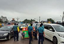 কঠোর লকডাউনের ষষ্ঠ দিনে রাস্তায় মানুষের চলাচল বেড়েছে