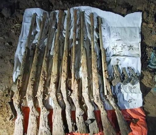 সাতছড়িতে ৯টি বন্দুক ও ৩টি পিস্তল উদ্ধার।