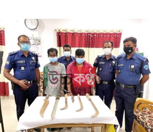 কুমিল্লায় জলদস্যু, অস্ত্রসহ তিনজন ডাকাত গ্রেপ্তার।