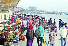 লঞ্চ চলাচলও বন্ধ, মানুষের কষ্ট যেন শেষ হয় না, পণ্য পরিবহন ধর্মঘট অব্যাহত