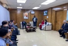 আইন ও নিয়মকানুনের মধ্যে থেকে জনপ্রতিনিধিদের মানুষের সেবা করার আহ্বান জানিয়েছেন স্থানীয় সরকার মন্ত্রী।