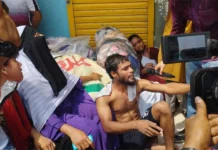 ‘অনেক চেষ্টা করেছি, বেশি কিছু বাঁচাইতে পারি নাই’ স্বপ্ন পুড়ছে ঈদ মৌসুমে