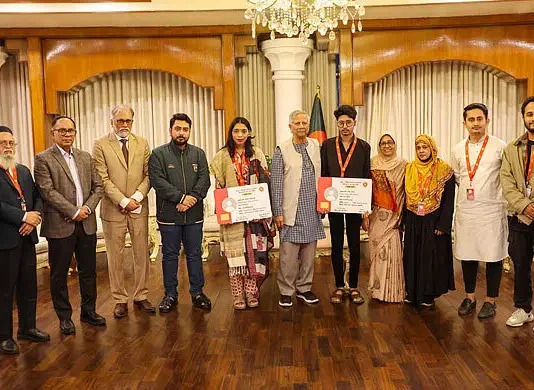 জুলাই গণঅভ্যুত্থানে আহতদের স্বাস্থ্যকার্ড বিতরণের উদ্বোধন