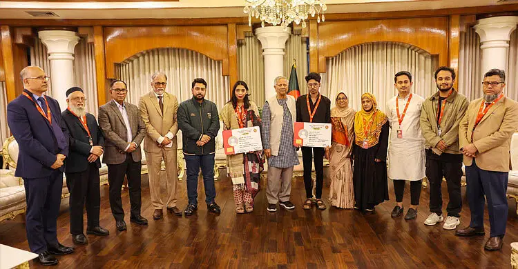 জুলাই গণঅভ্যুত্থানে আহতদের স্বাস্থ্যকার্ড বিতরণের উদ্বোধন