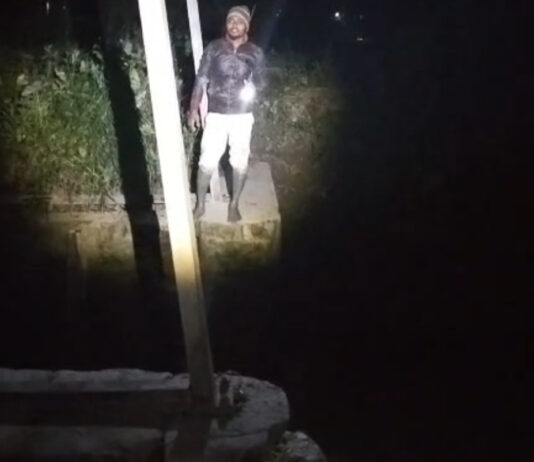 বাকেরগঞ্জ উপজেলার গারুড়িয়া ইউনিয়নে মেউর খালে বিষ দিয়ে মাছ নিধনের অভিযোগ!