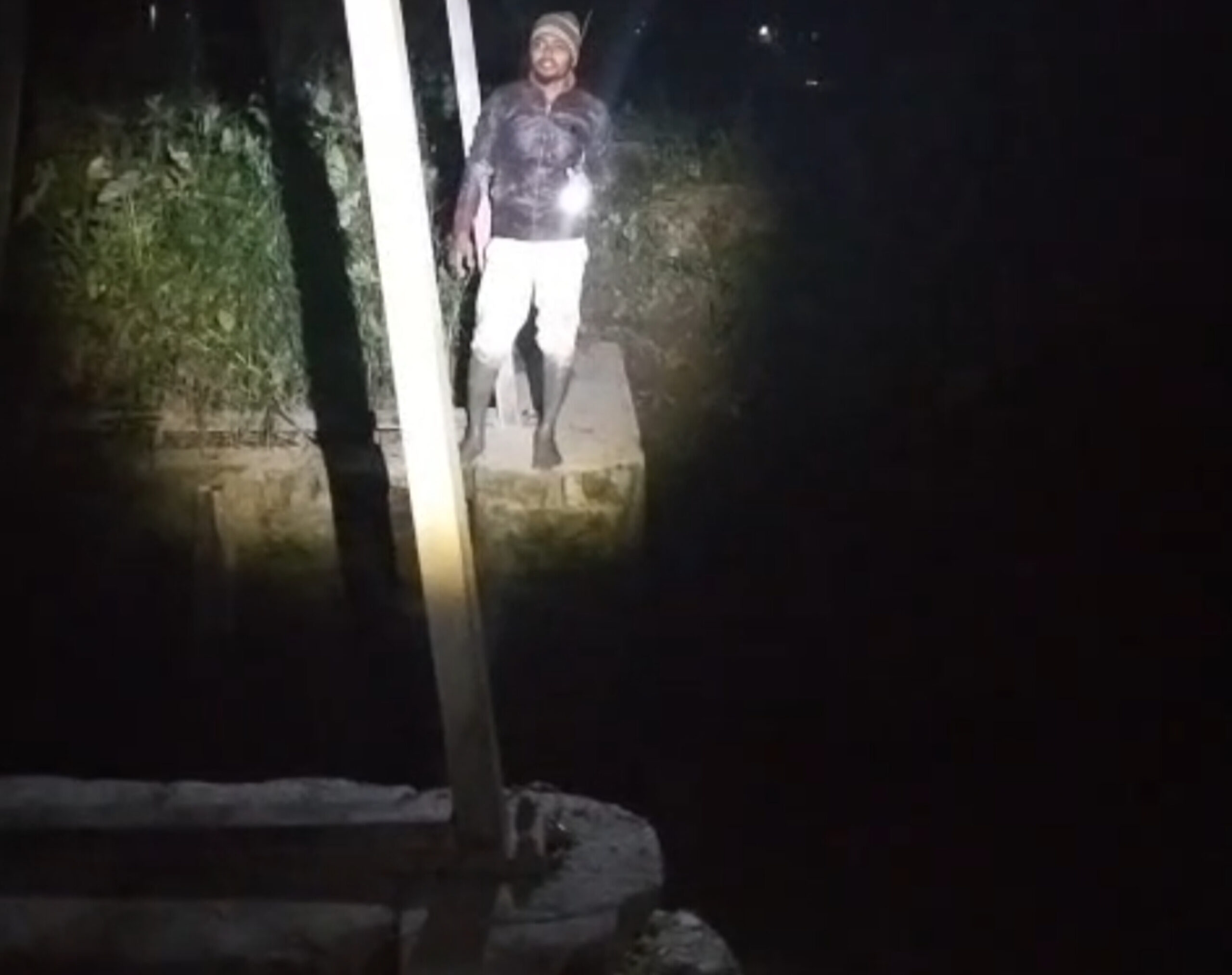 বাকেরগঞ্জ উপজেলার গারুড়িয়া ইউনিয়নে মেউর খালে বিষ দিয়ে মাছ নিধনের অভিযোগ!